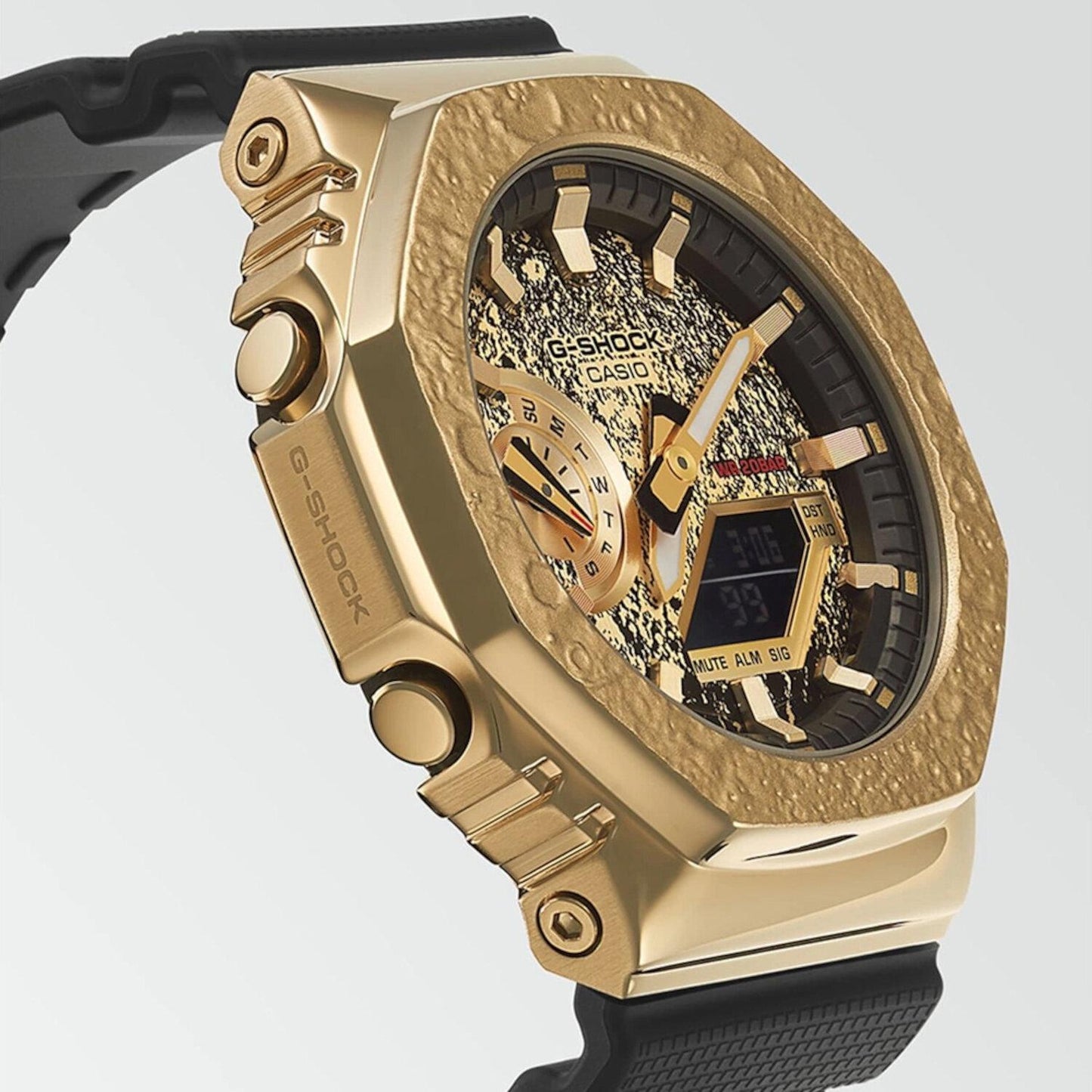 Reloj G-SHOCK GM-2100MG-1ACR Metal Covered-Dorado