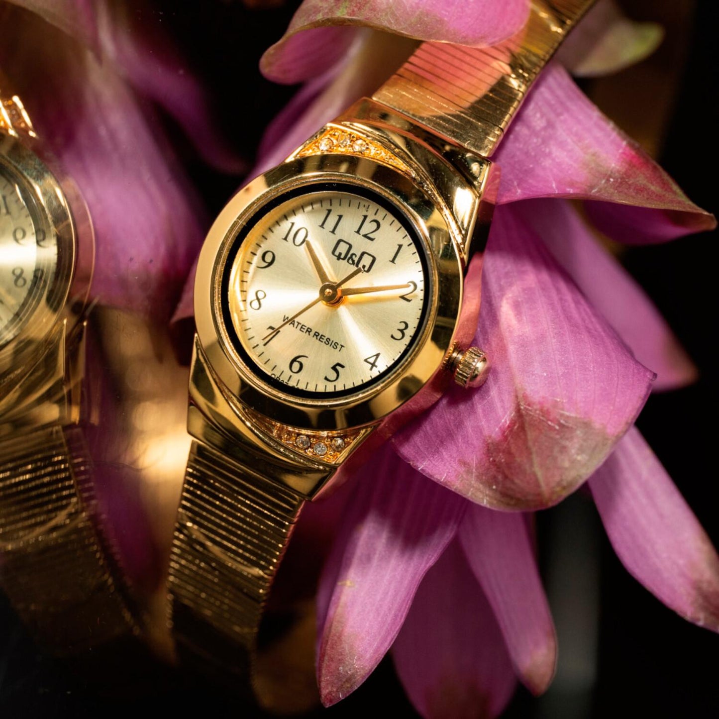 Reloj Q&Q C67A-001PY Ladies Con Circonias-Dorado